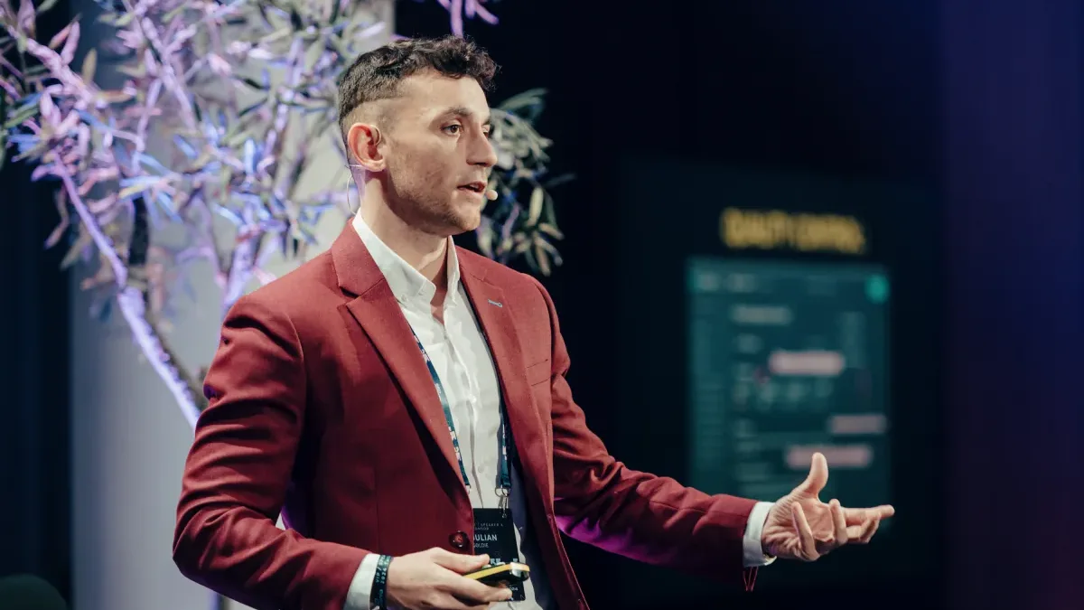 A glowing agent dashboard on a dark desk with a Kanban board, a shared memory graph and rising search traffic charts, illustrating Julian Goldie's AI agent SEO workflow